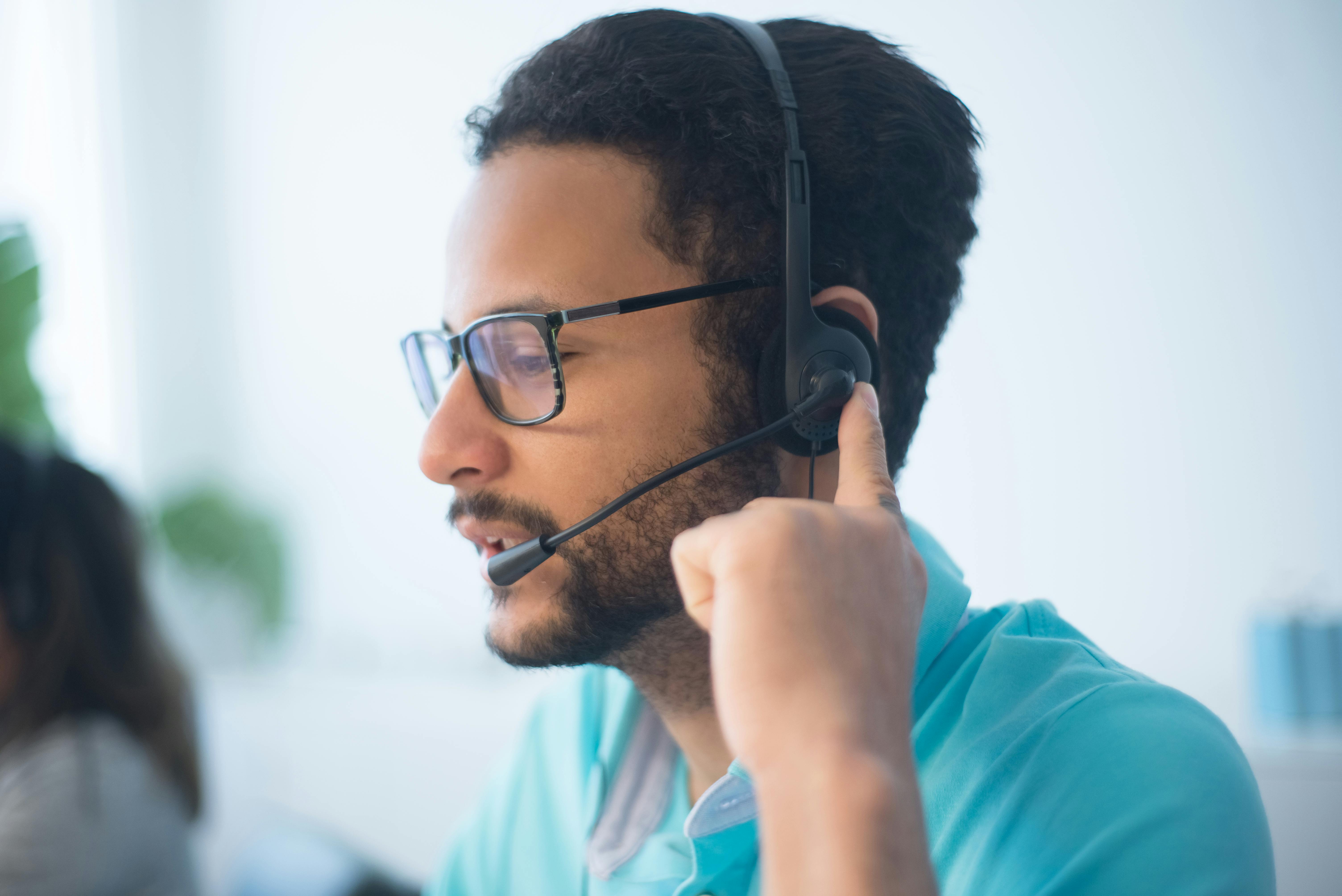 Live Chat:From Text Window to Conversation Hub