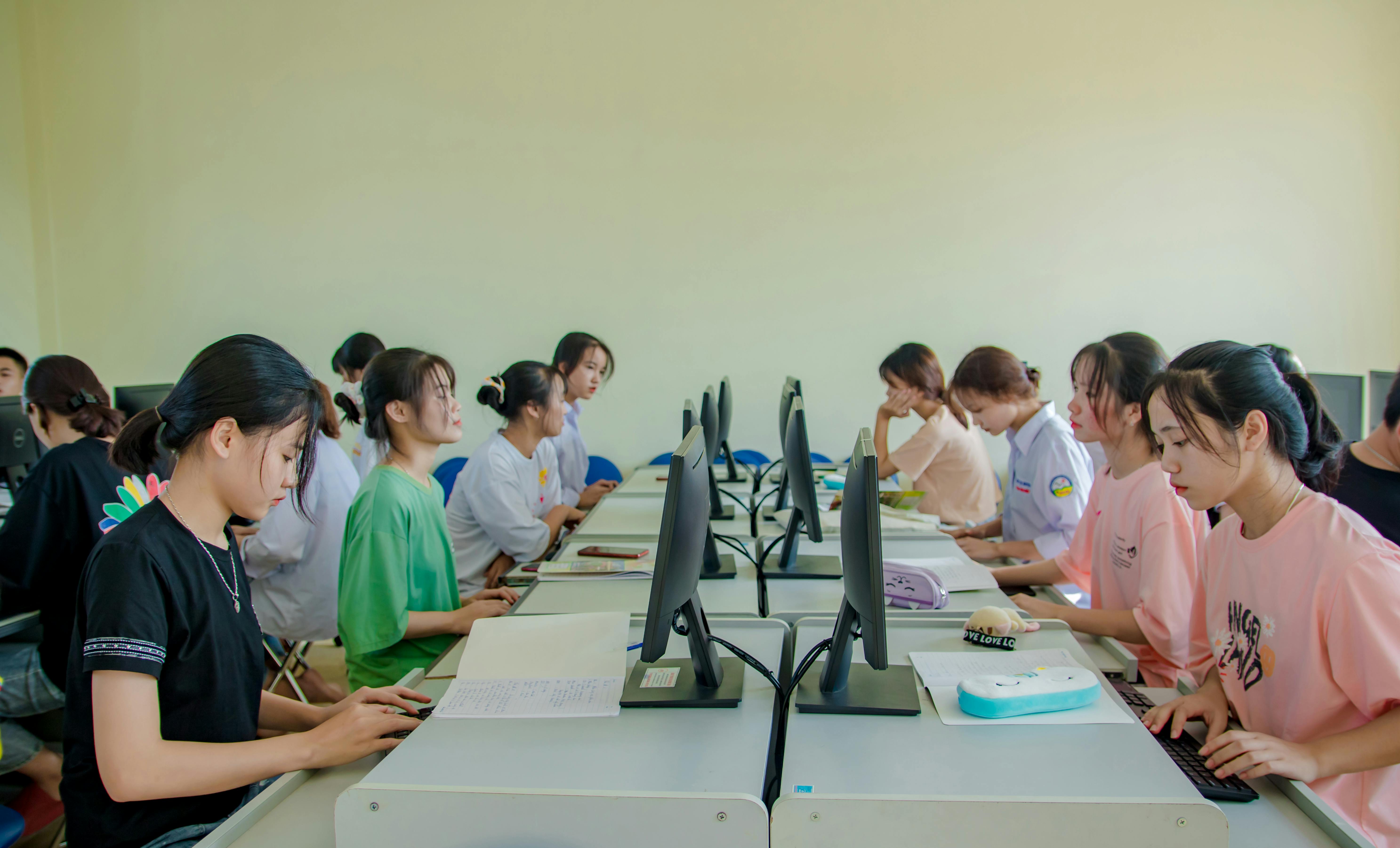 Employee Professional Skill Advancement Training Platform: Top Tools for Indonesian Telecom Operators