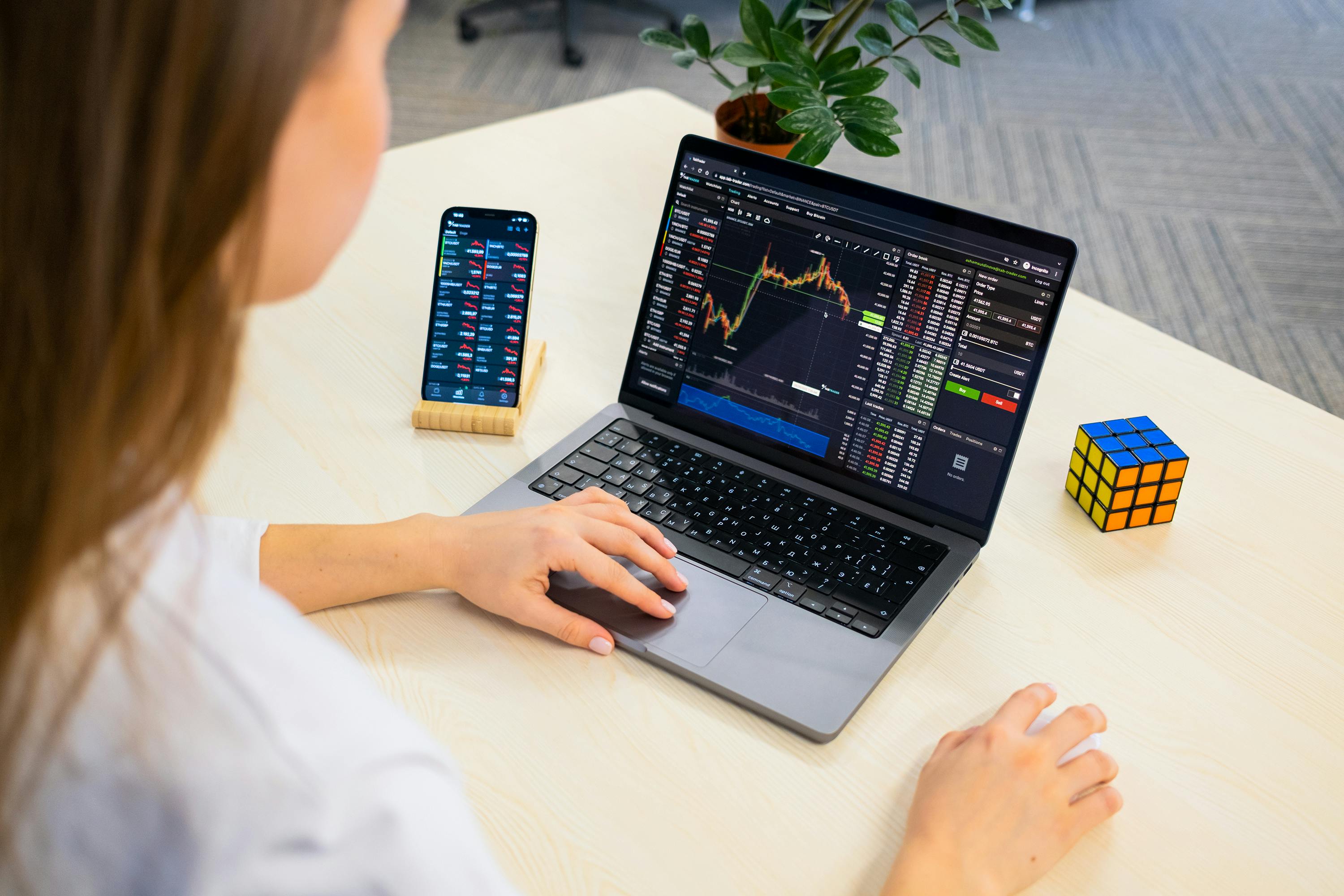 AI Chatbot for Labor Cost Reduction:How a Singapore Securities Firm Cut Support Costs by 45%