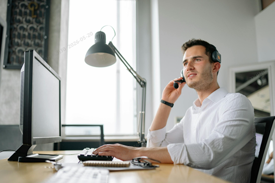 Live Chat Support with Intelligent Autoreply System: What It Is and How It Boosts E-Commerce Efficiency