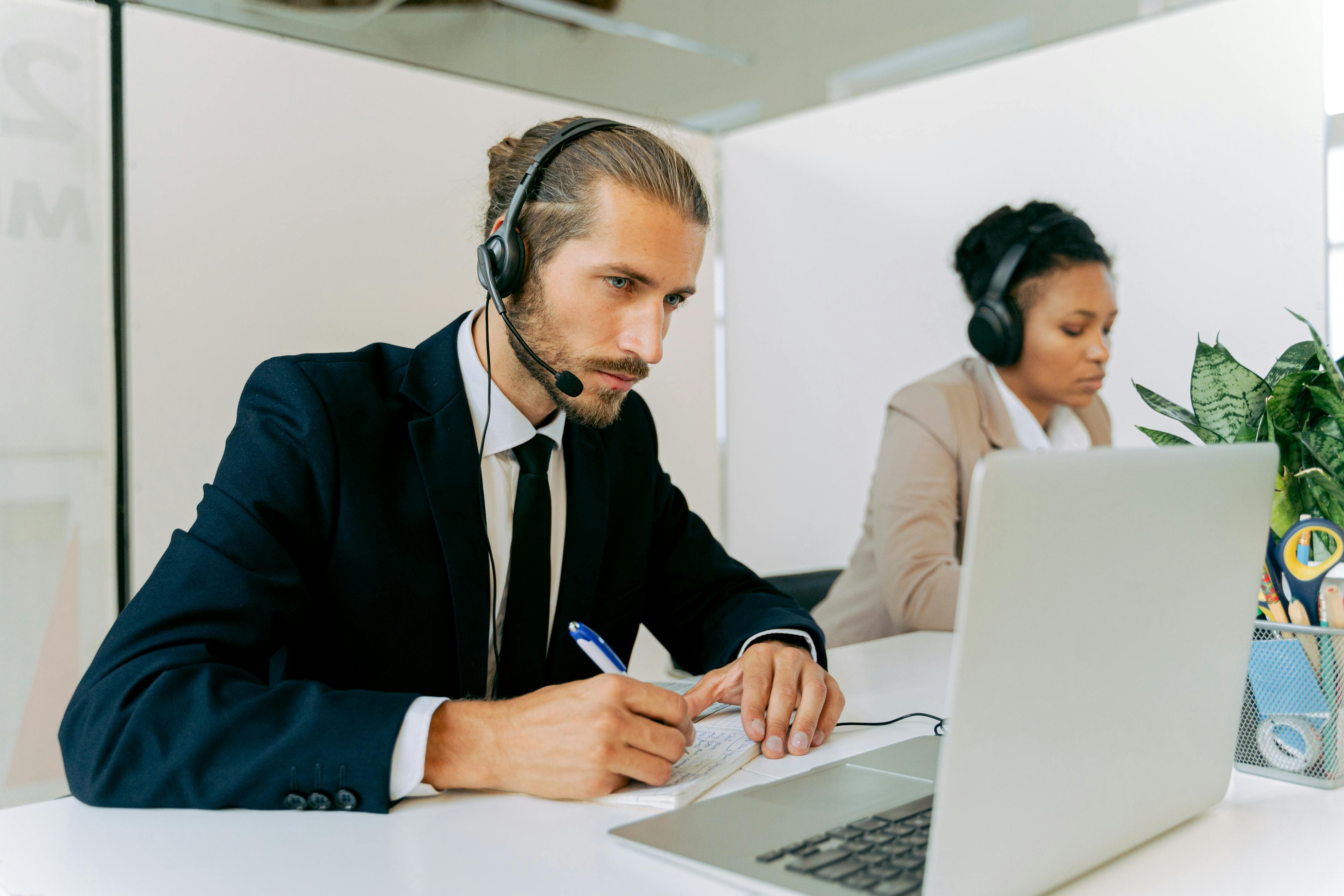Video Chat Embedded Live Chat Solution:How Schools Improve Student Support