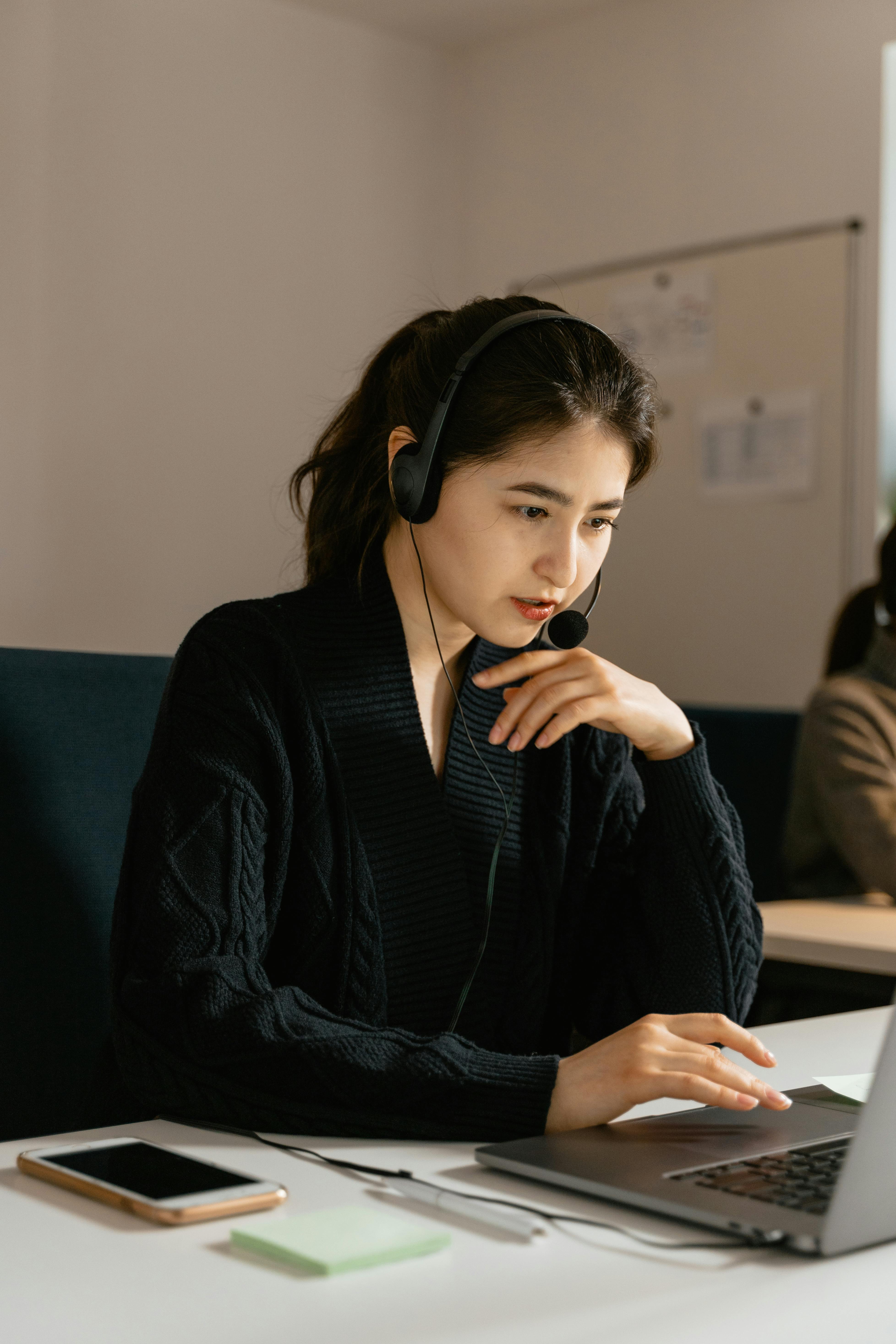 AI-Powered Agent Assistant: Elevating Customer Service in Retail & E-commerce