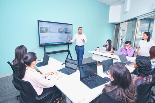 Intelligent Training for Company Training: A Practical Guide to Develop New Employees