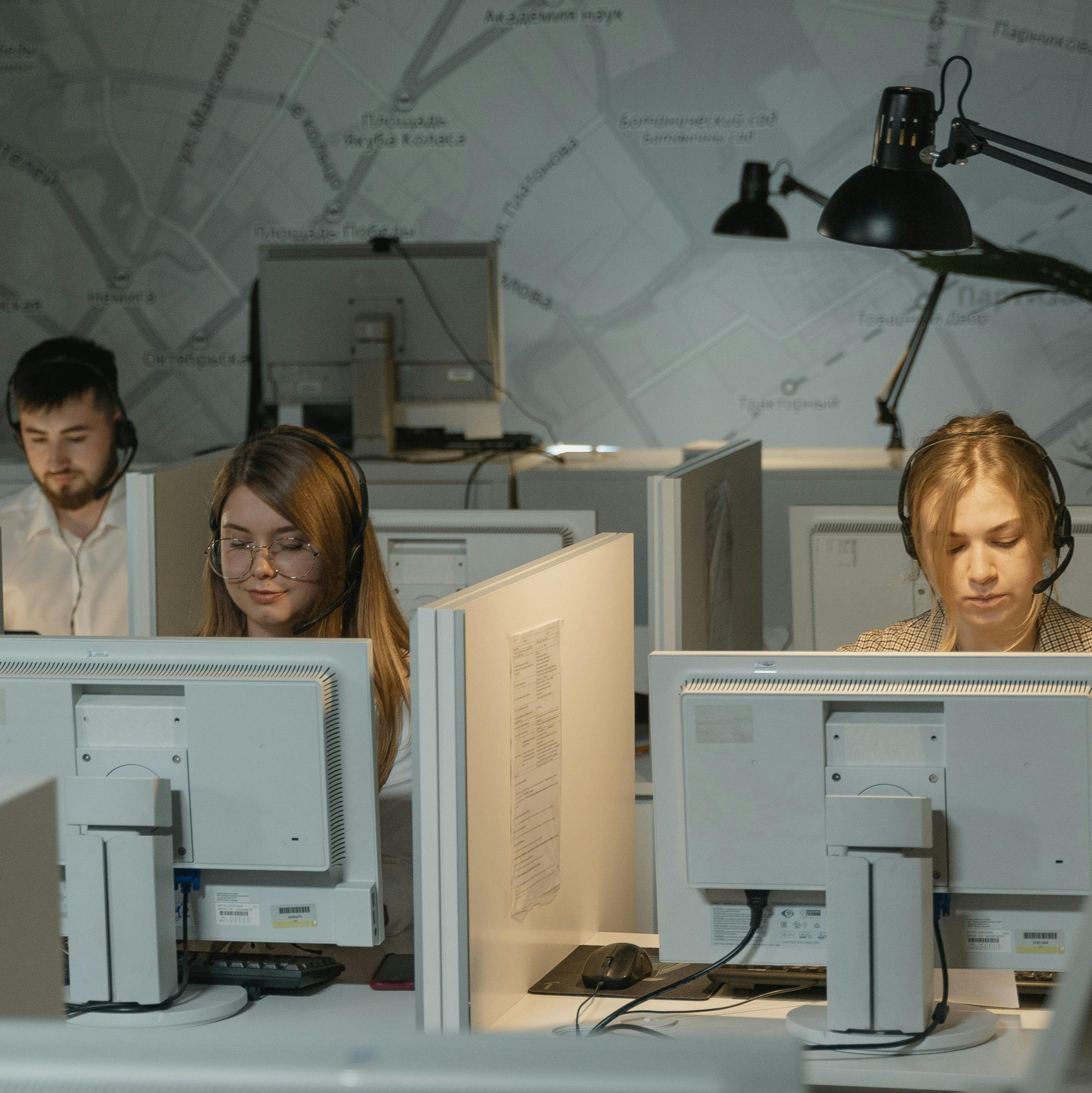 Intelligent Contact Center: Cut Indonesian Logistics Cost 40%