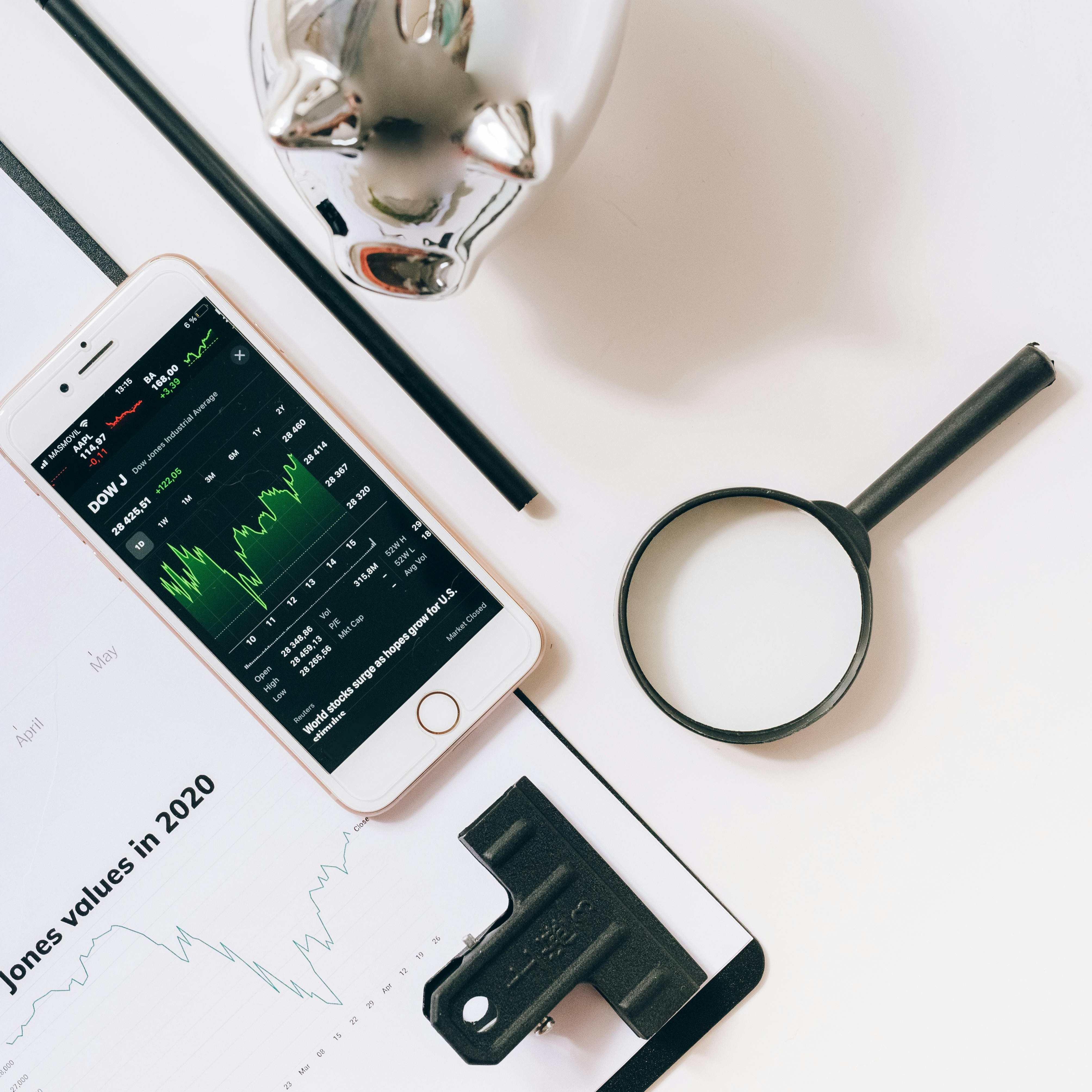 How Instadesk Agent Assistant Elevates Compliance & Efficiency in Financial Services
