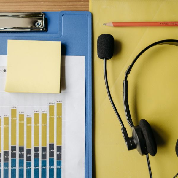 Reduce Support Ticket Volume with Live Chat: How Telecom Operators Deflect Common Inquiries