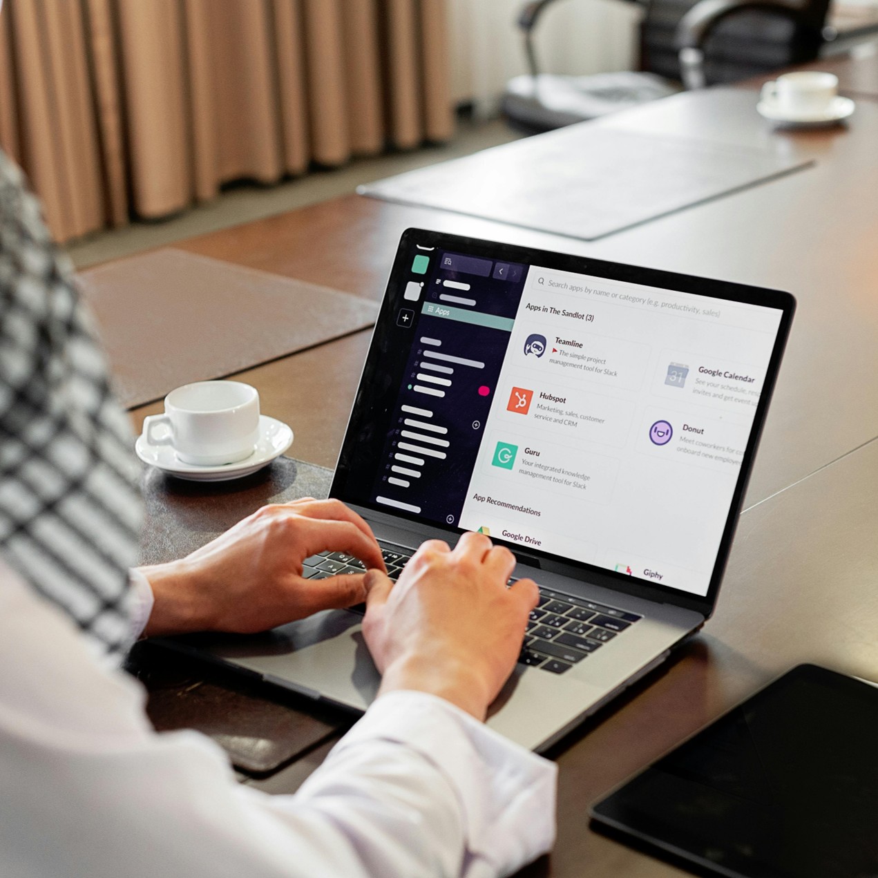 What Matters Most When Evaluating AI Agents for Customer Service