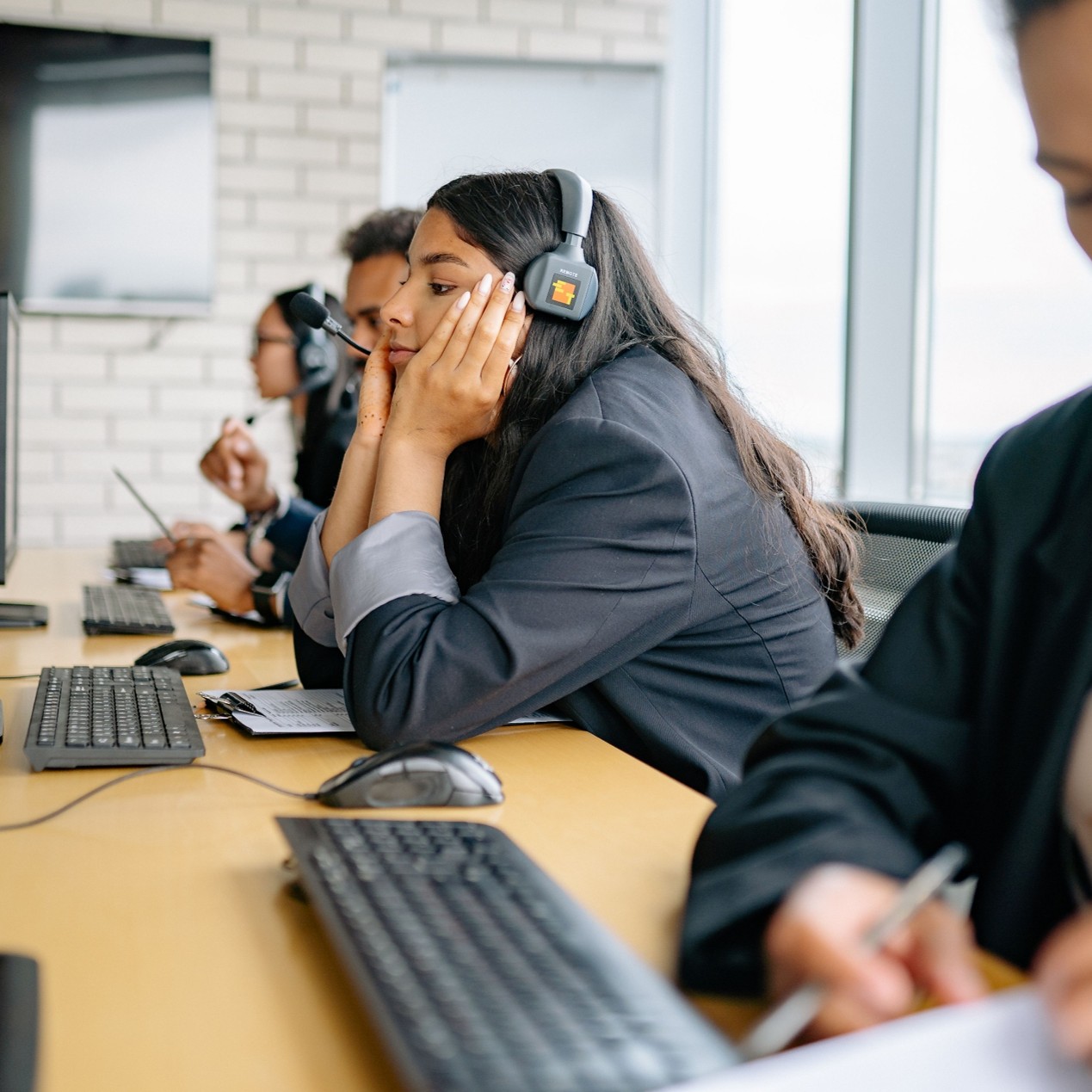 Eliminate Long Wait Time Call Center Solution: How Telecom Operators Reduce Hold Times
