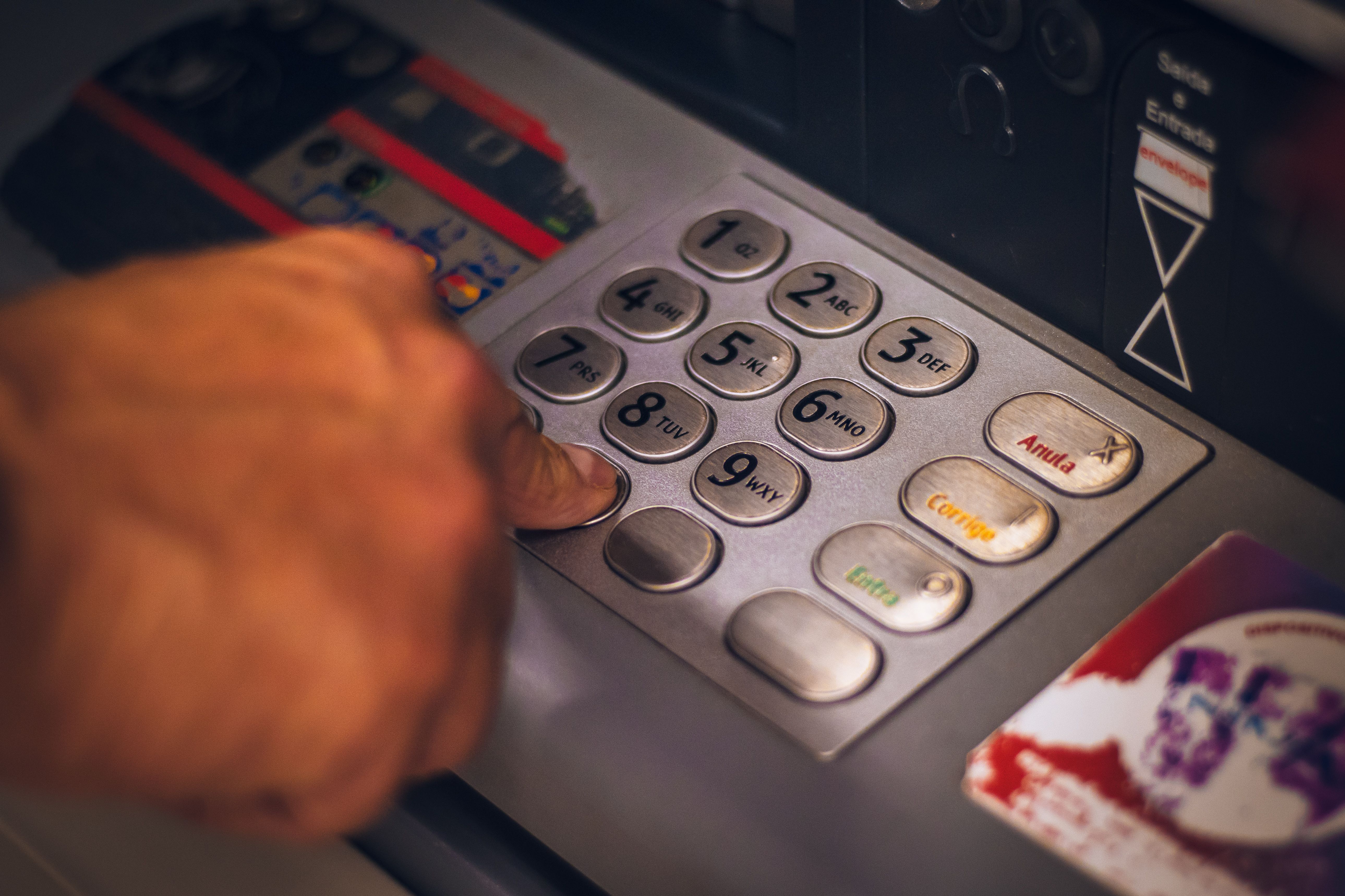 AI-Powered Intelligent Training for Banks:Faster,Safer,Better