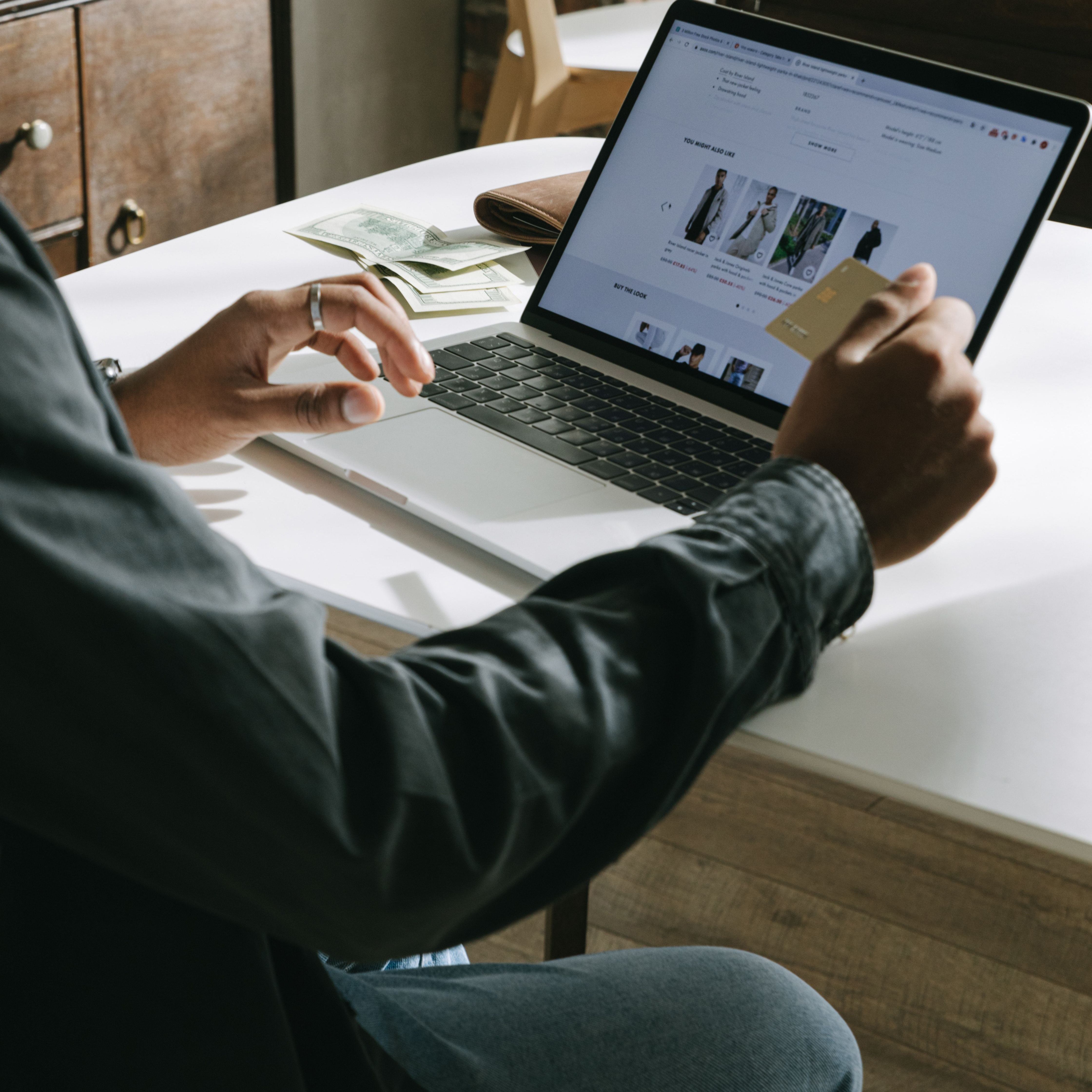 What Customer Support Managers Should Look for in Live Chat Software for Malaysian E-Commerce