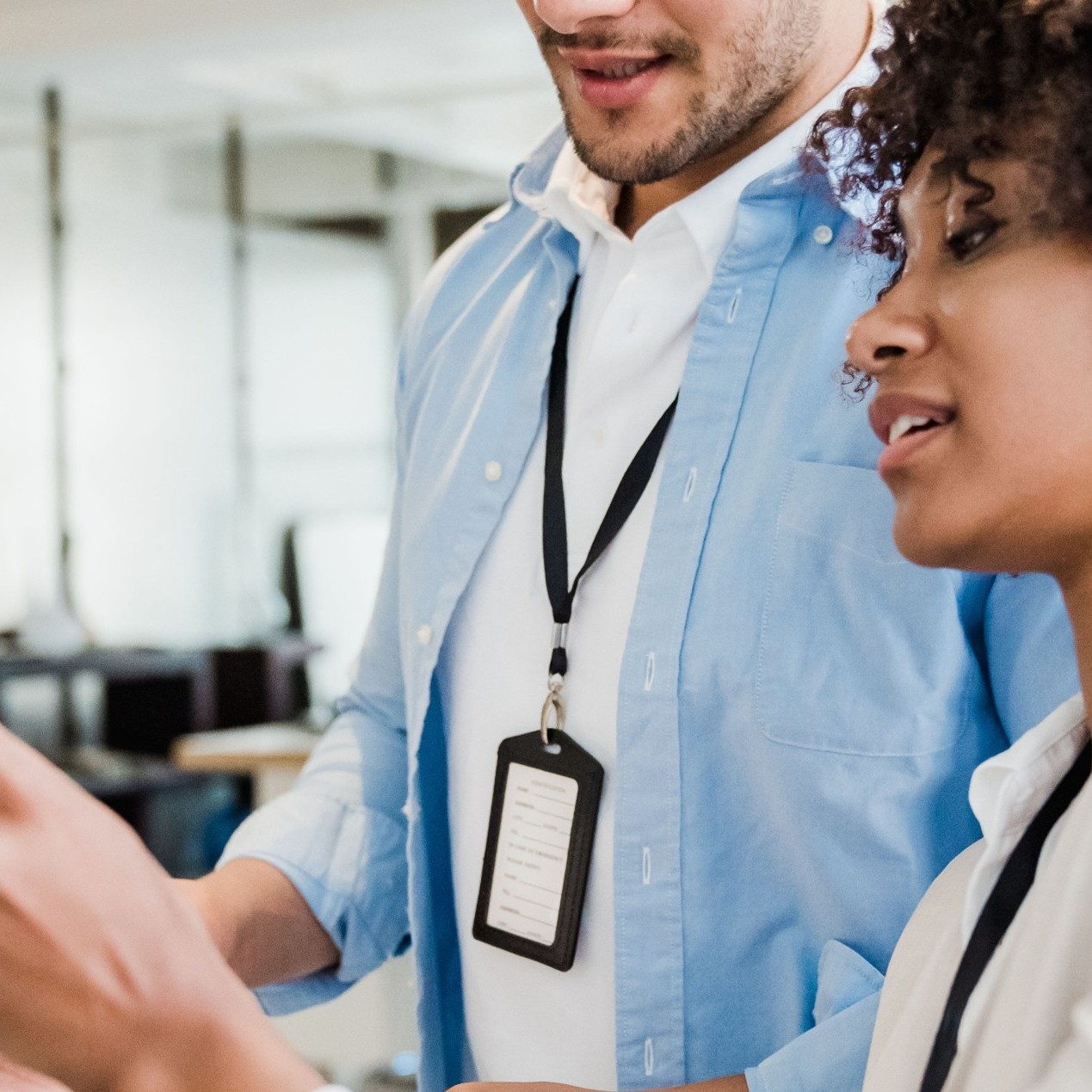 Fed Up with Constantly Documenting Client Conversations? Instadesk Smart Badge Is Your Solution.