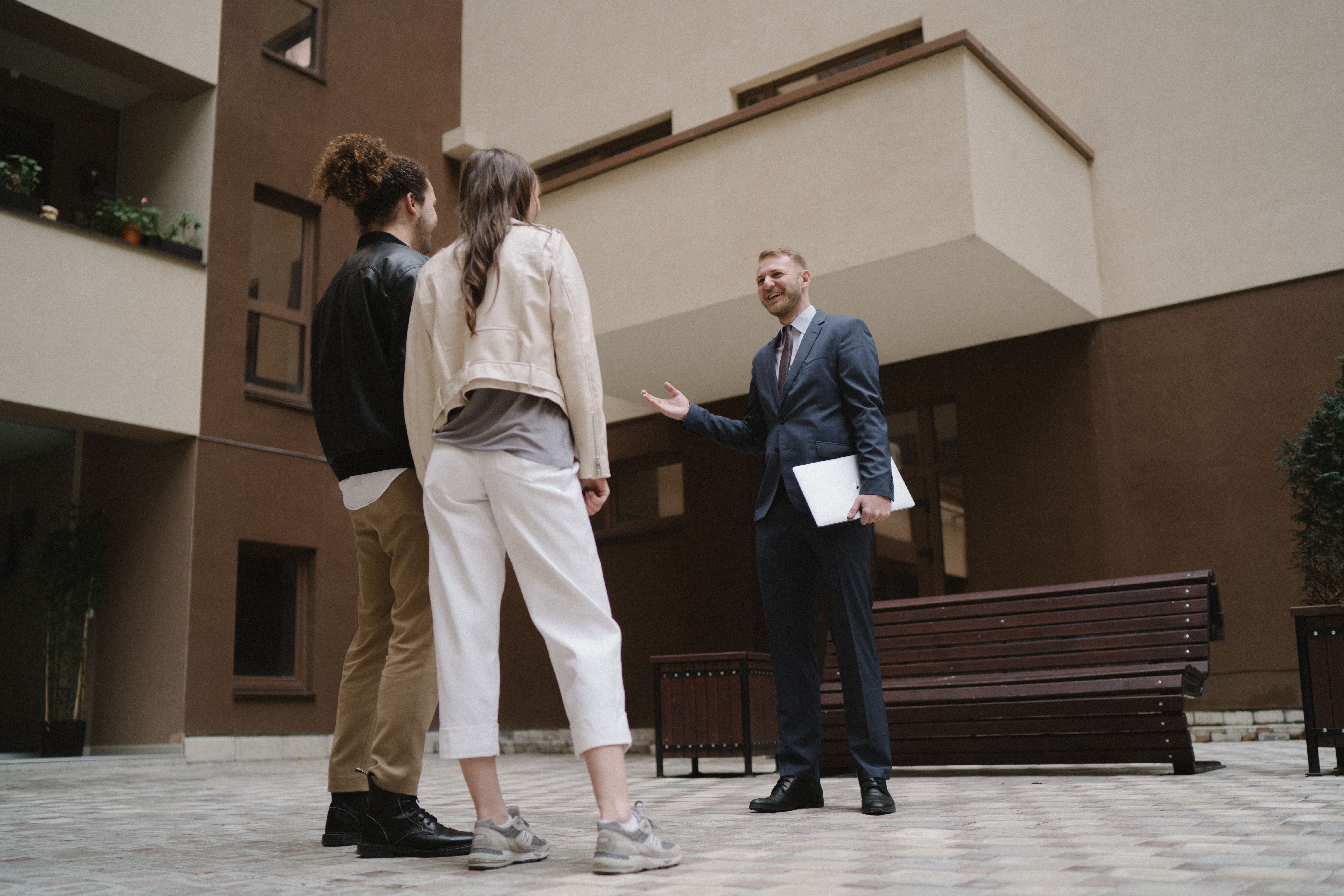 The Real Estate Agent Who Never Misses a Lead–How AI Voice Agents Are Transforming Property Sales
