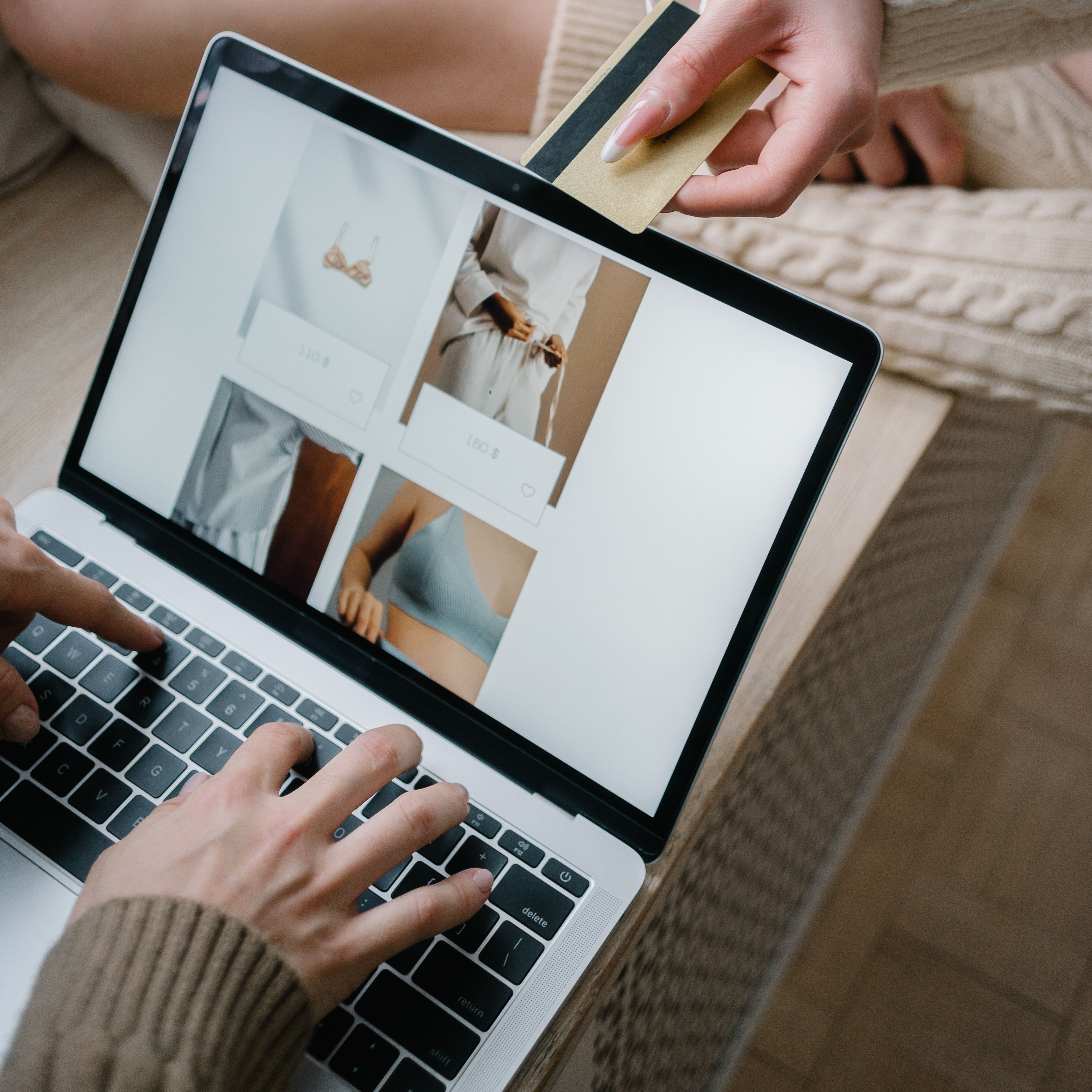 The Chat That Fits in Your Pocket–Mobile-Friendly Website Live Chat Support System for the On-the-Go Customer