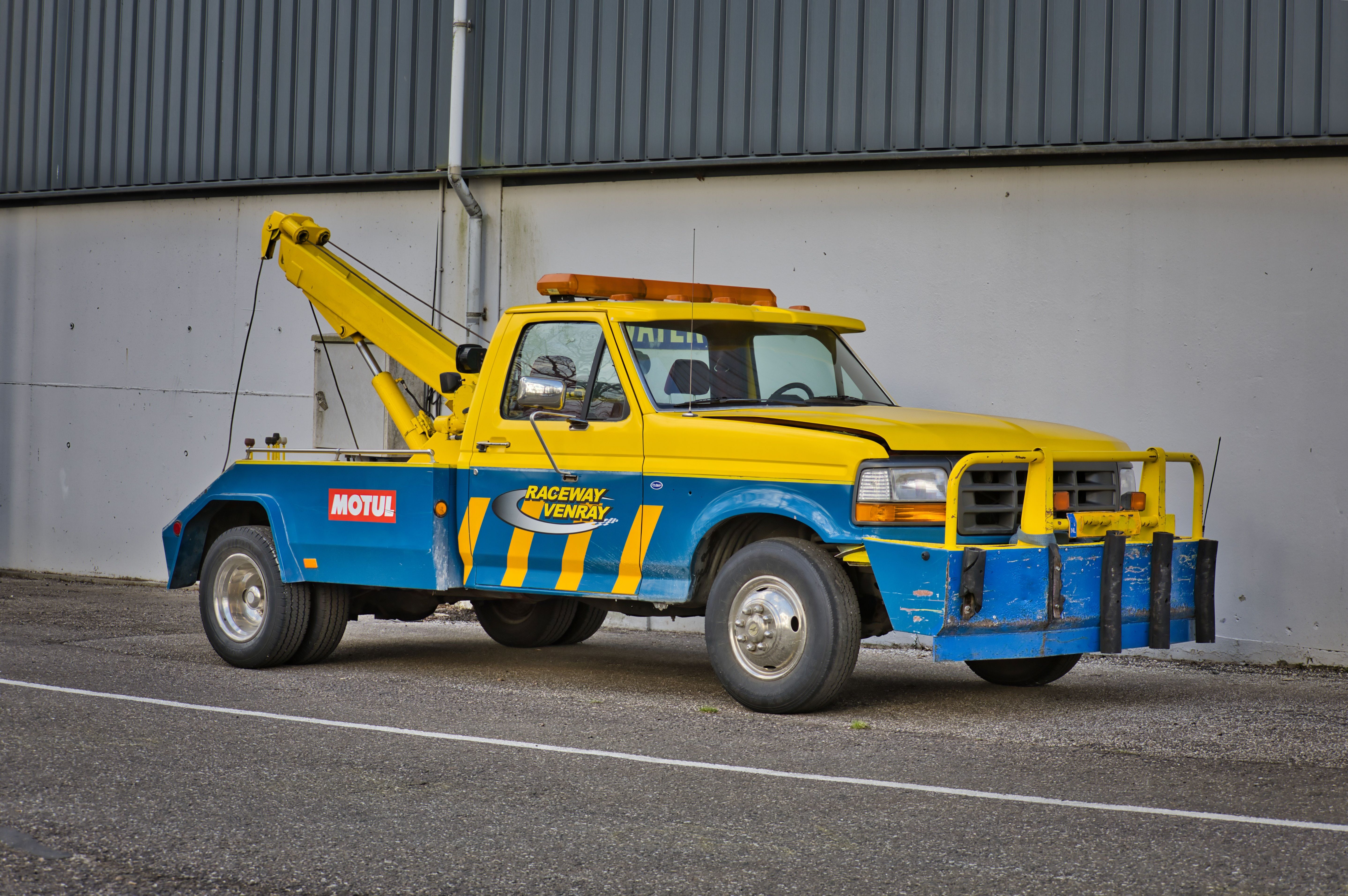 The Tow Truck That Answers Its Own Phone–How AI Voice Agents Are Revolutionizing Roadside Assistance
