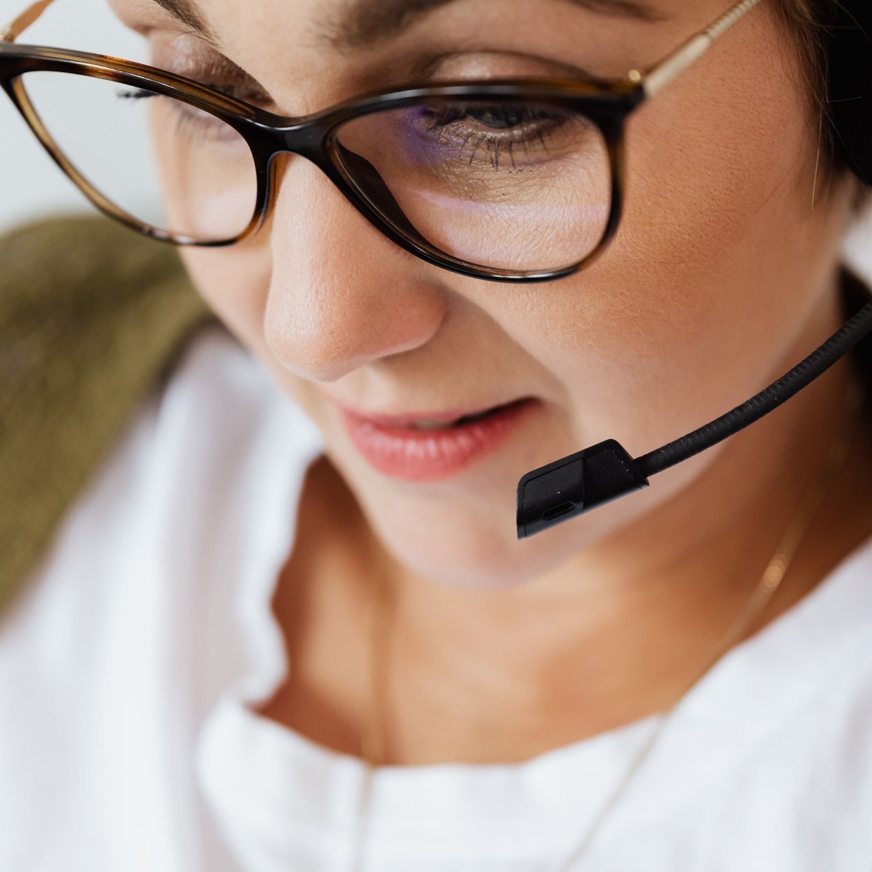 The 3 AM Customer Who Never Gets a Reply – How AI Voicebots Are Changing E-Commerce Support