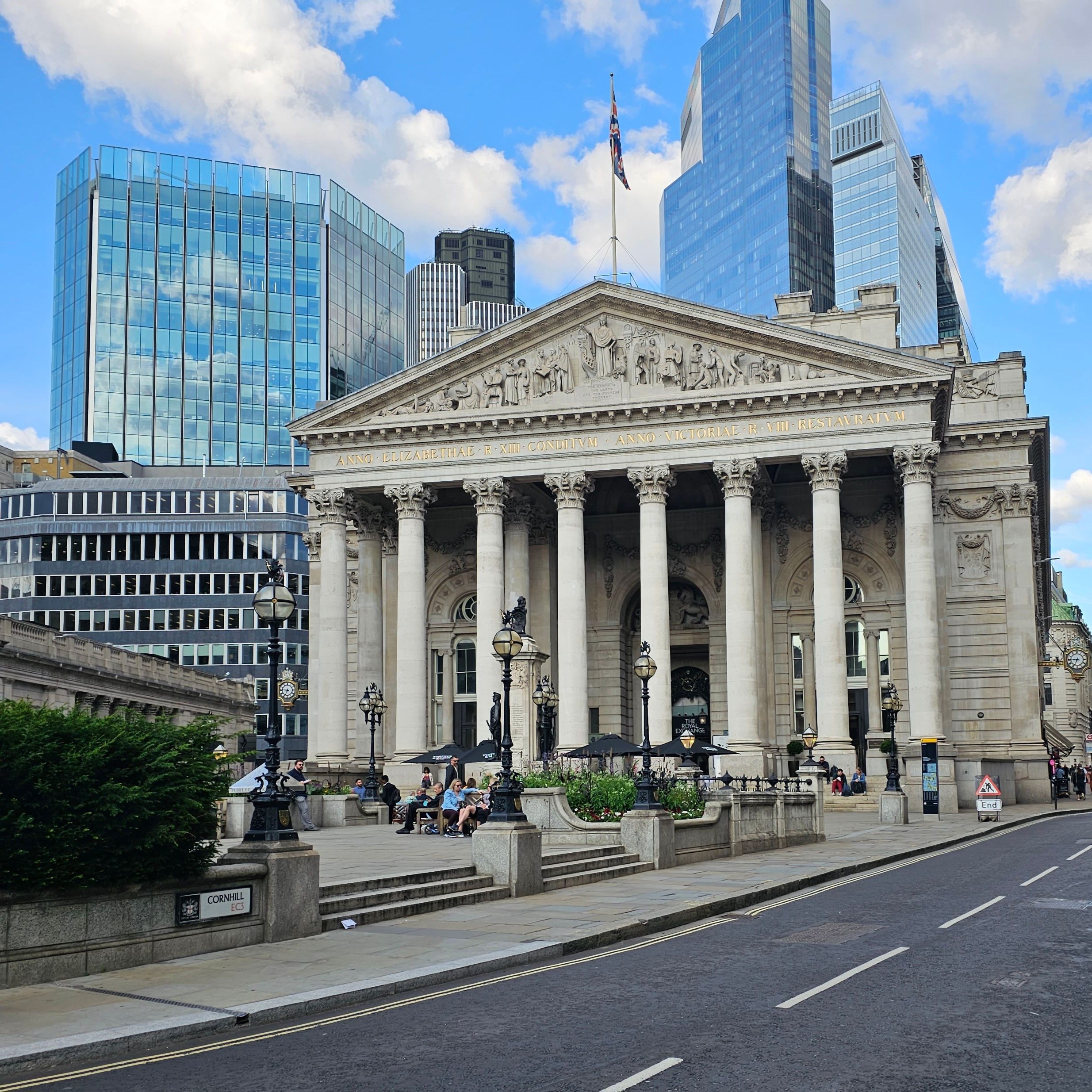 The 90% Resolution Rate – Why Financial Institutions Are Betting Big on AI Customer Service in 2026