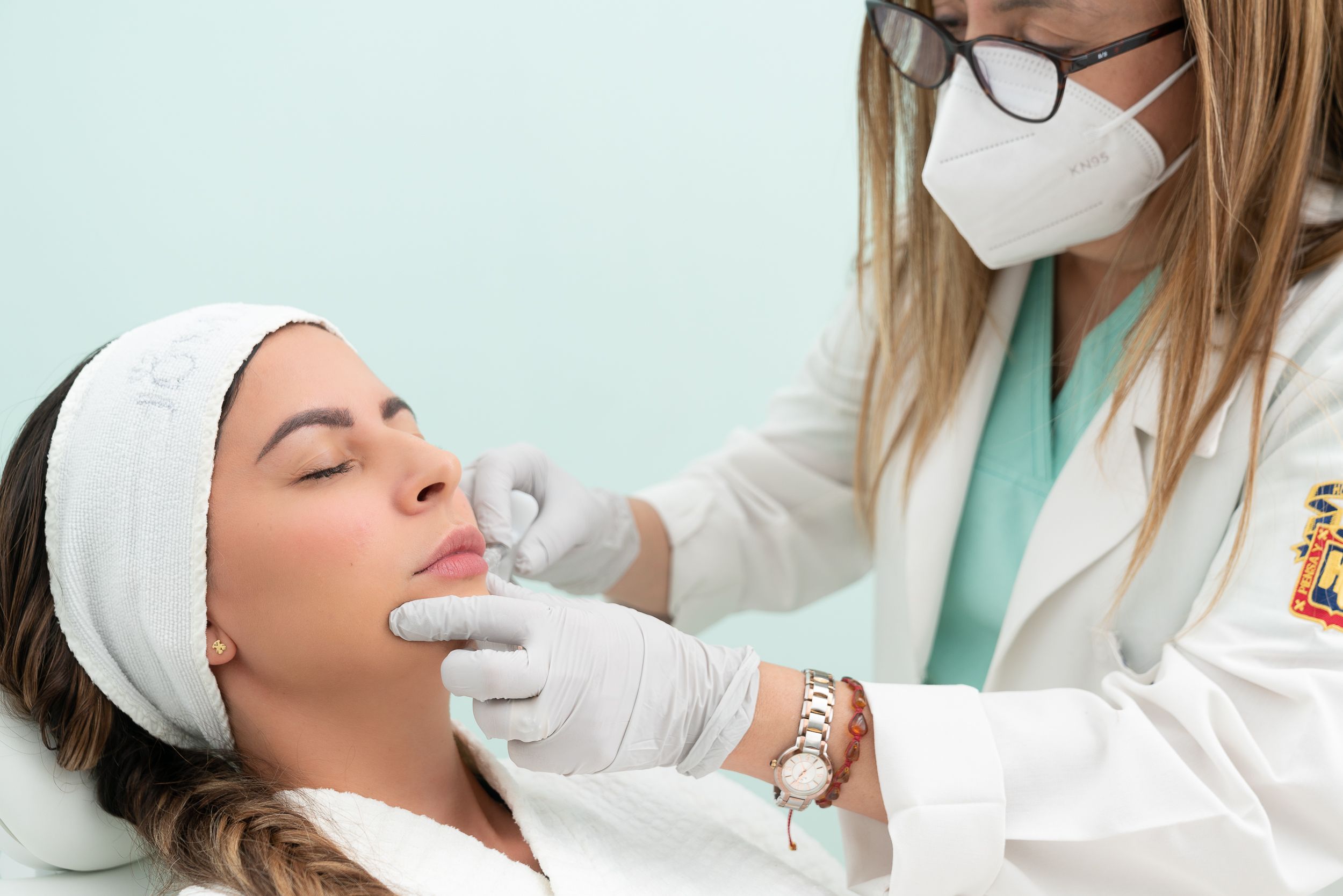 The Aesthetic Clinic Call That Books a$5,000 Treatment–How AI Call Centers Are Transforming Medical Aesthetics Appointment Scheduling