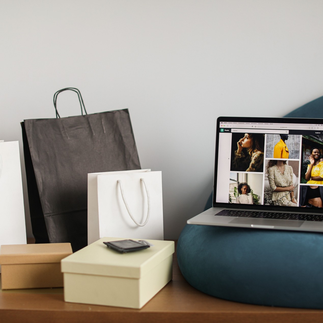 One Click, One Dashboard – How to Integrate Live Chat with Your Shopify Store in 5 Minutes