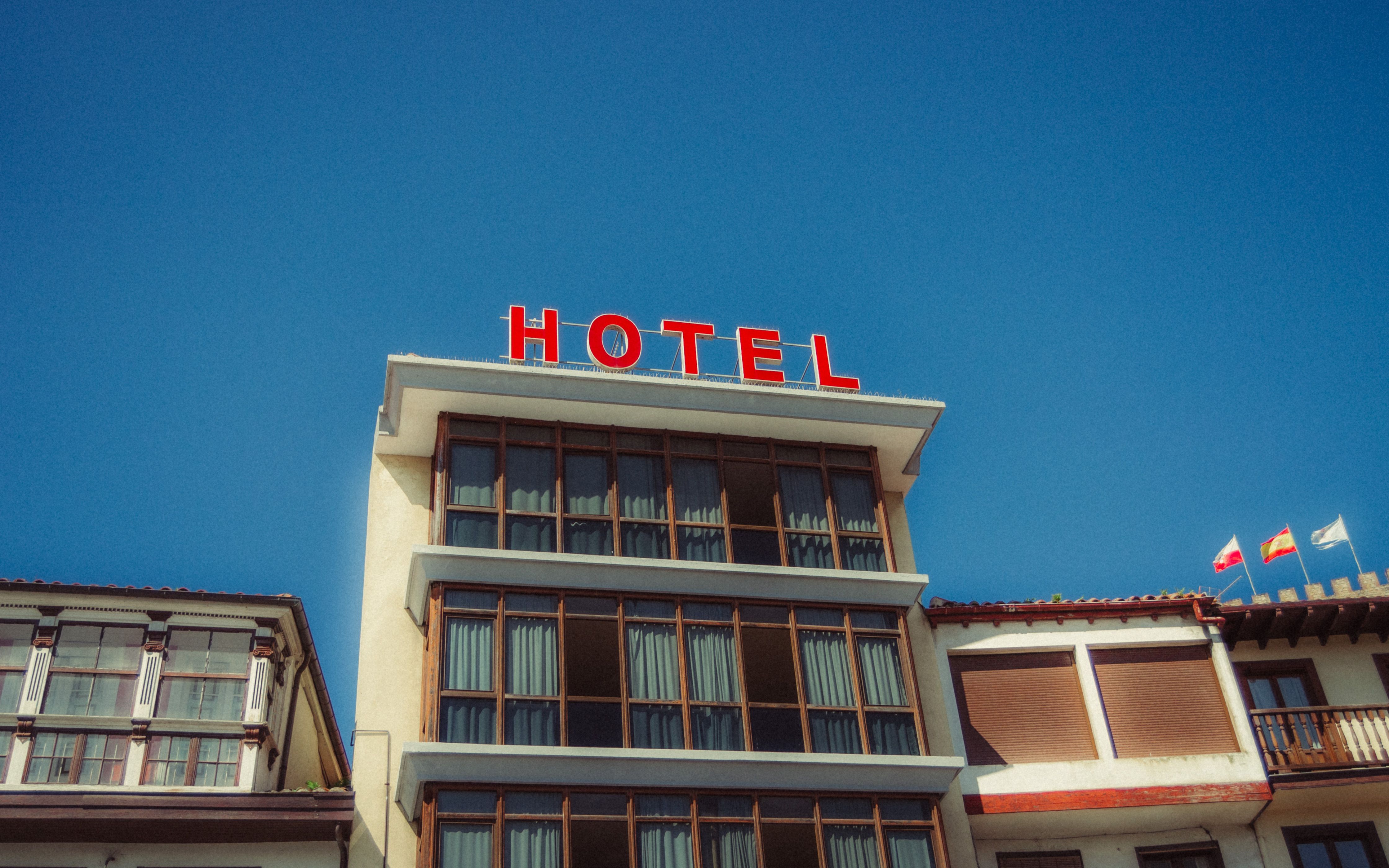 How AI Ticket Systems Help Travel and Hospitality Brands Resolve Guest Inquiries 10x Faster