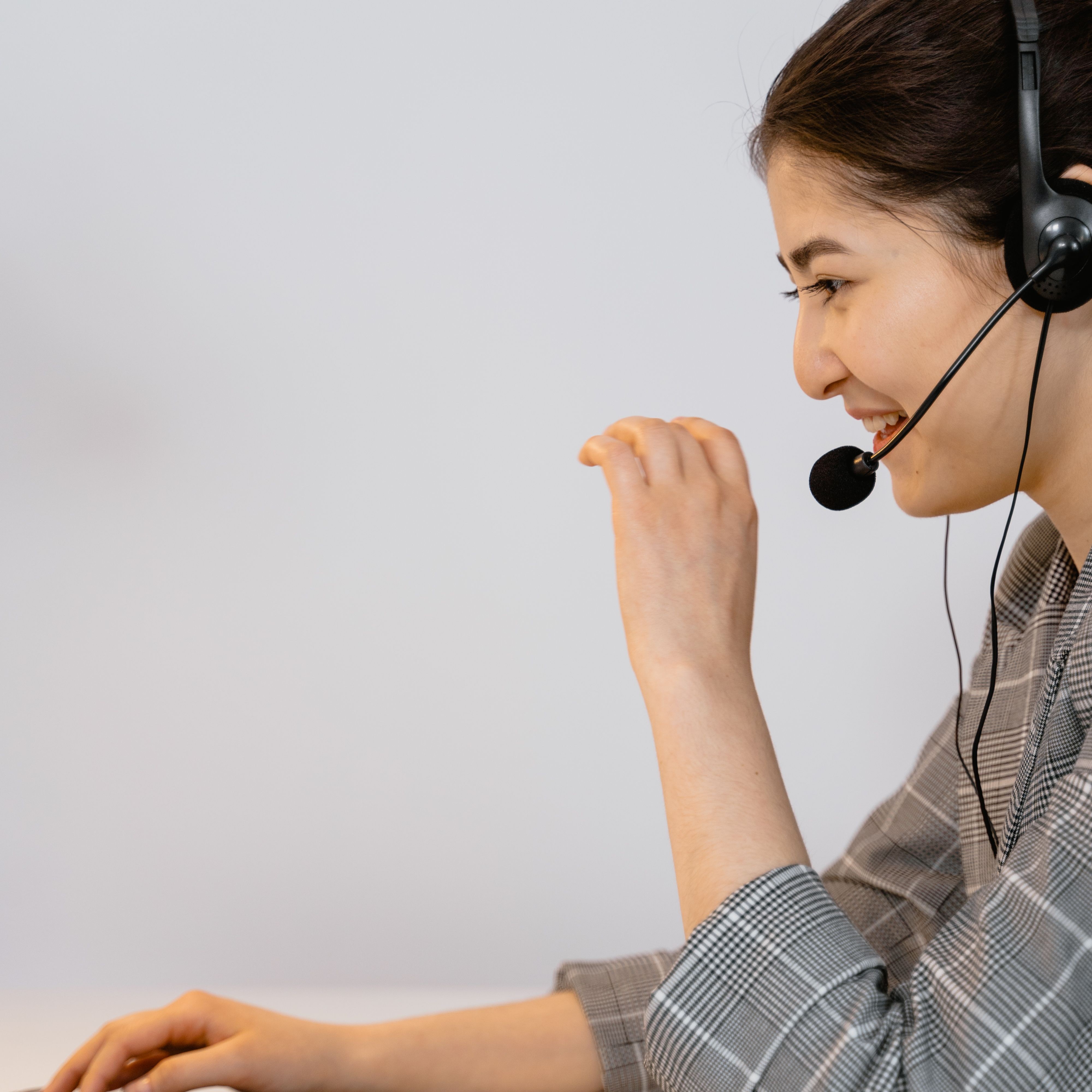 How Much Enterprise Live Chat Software Actually Costs in 2026