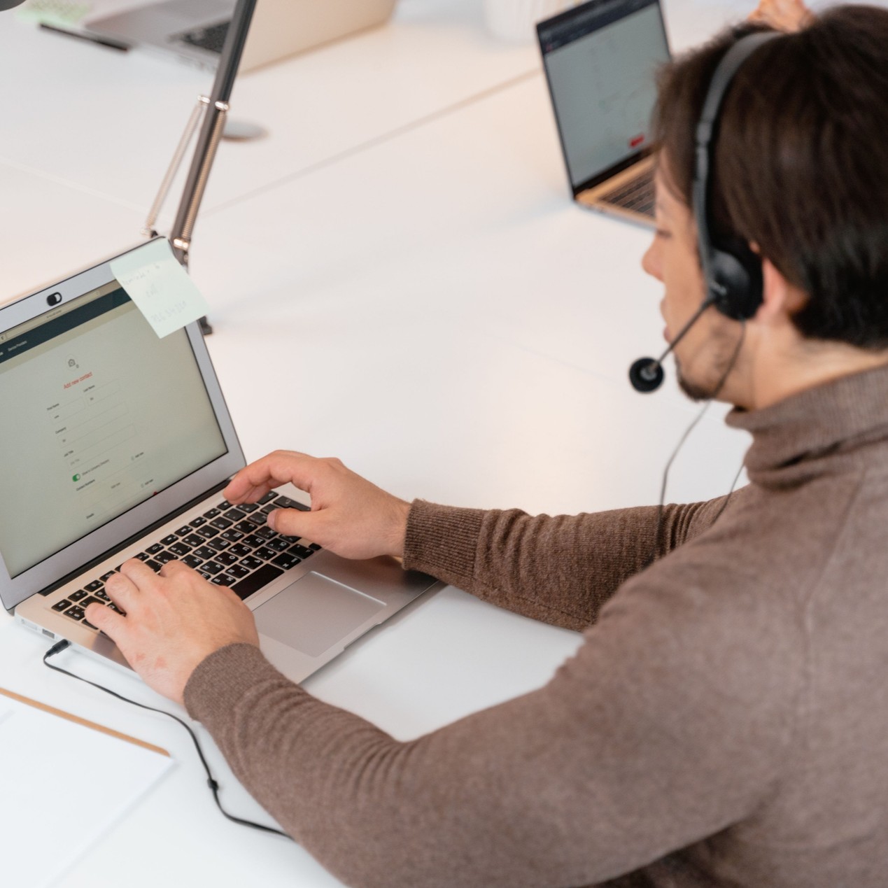 What Is a Financial Chatbot? Benefits, Use Cases & How It Works