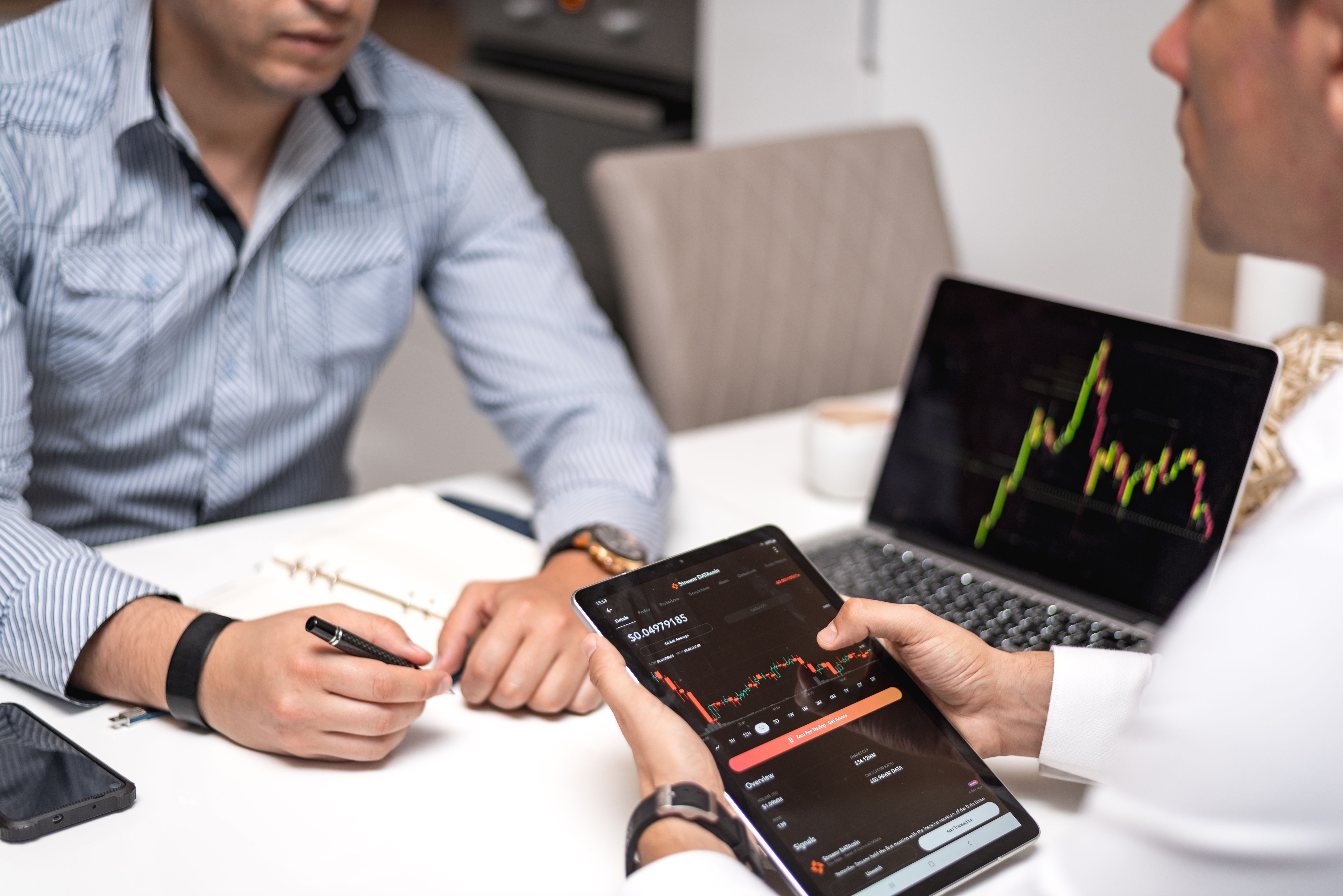 Fintech Chatbots 101: How AI Chatbots Power Modern Financial Apps