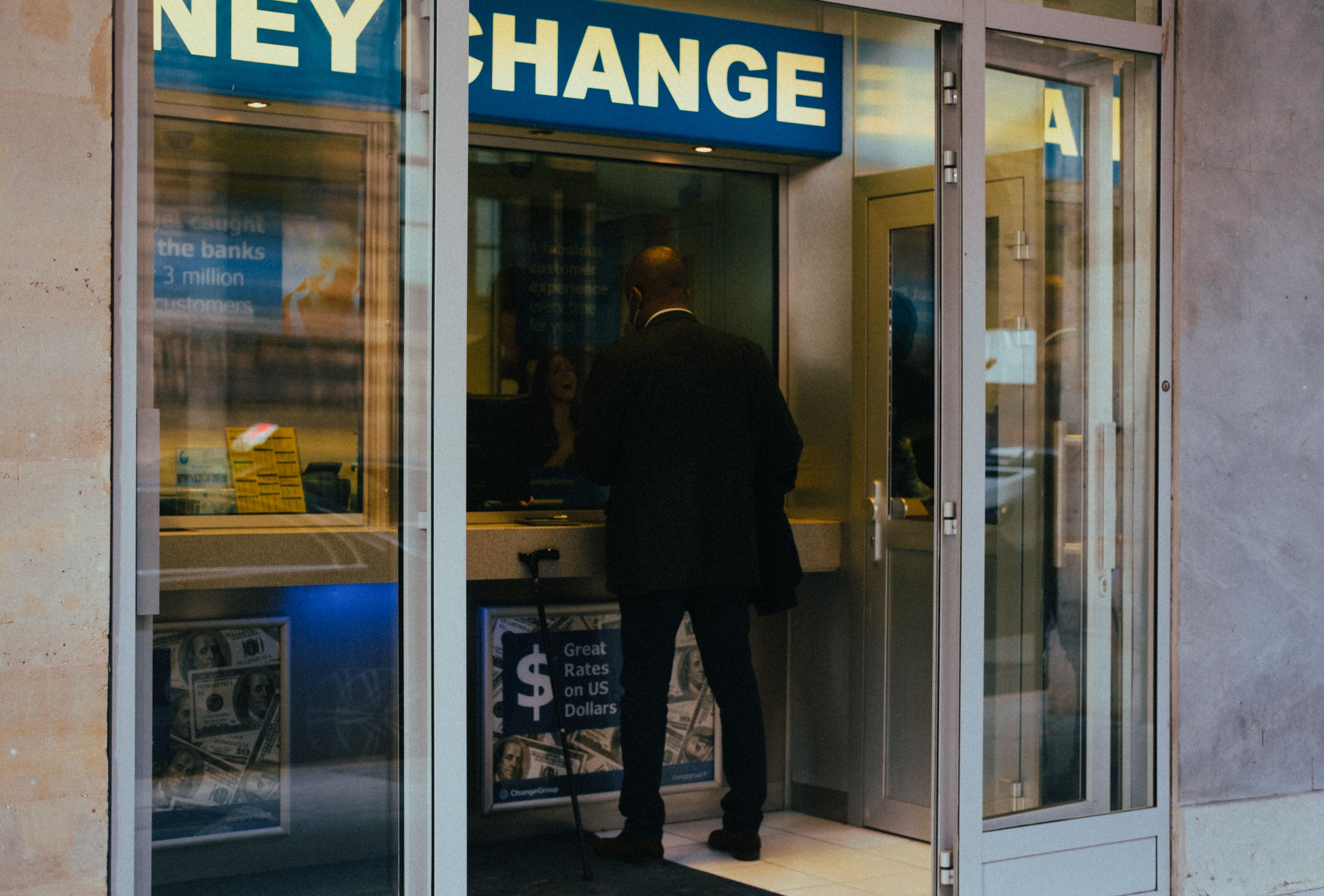 Which Banks Use Chatbots? A Look at AI Adoption in Banking
