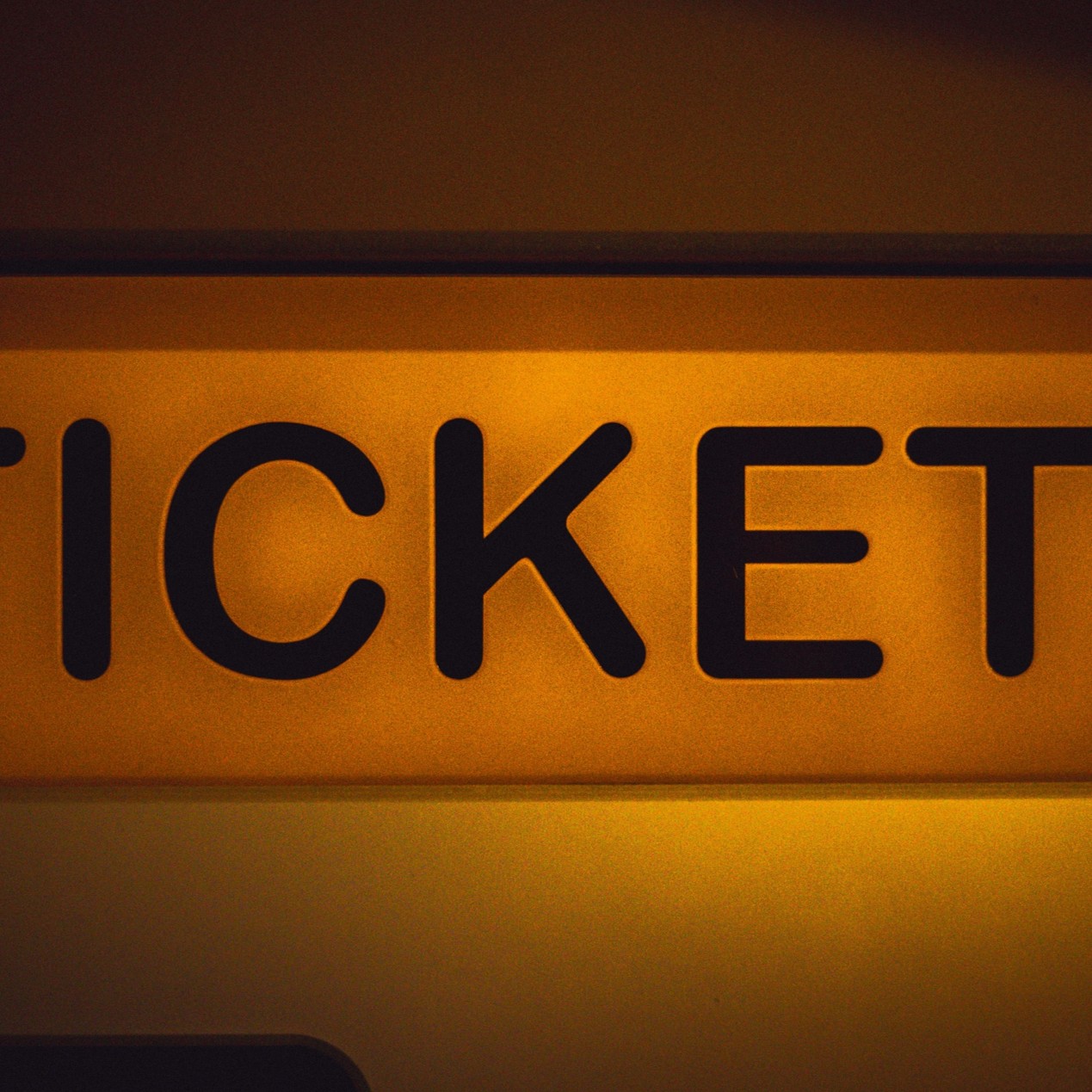 Zoho Desk vs Instadesk Ticket System – Which Ticketing Platform Wins in 2026?