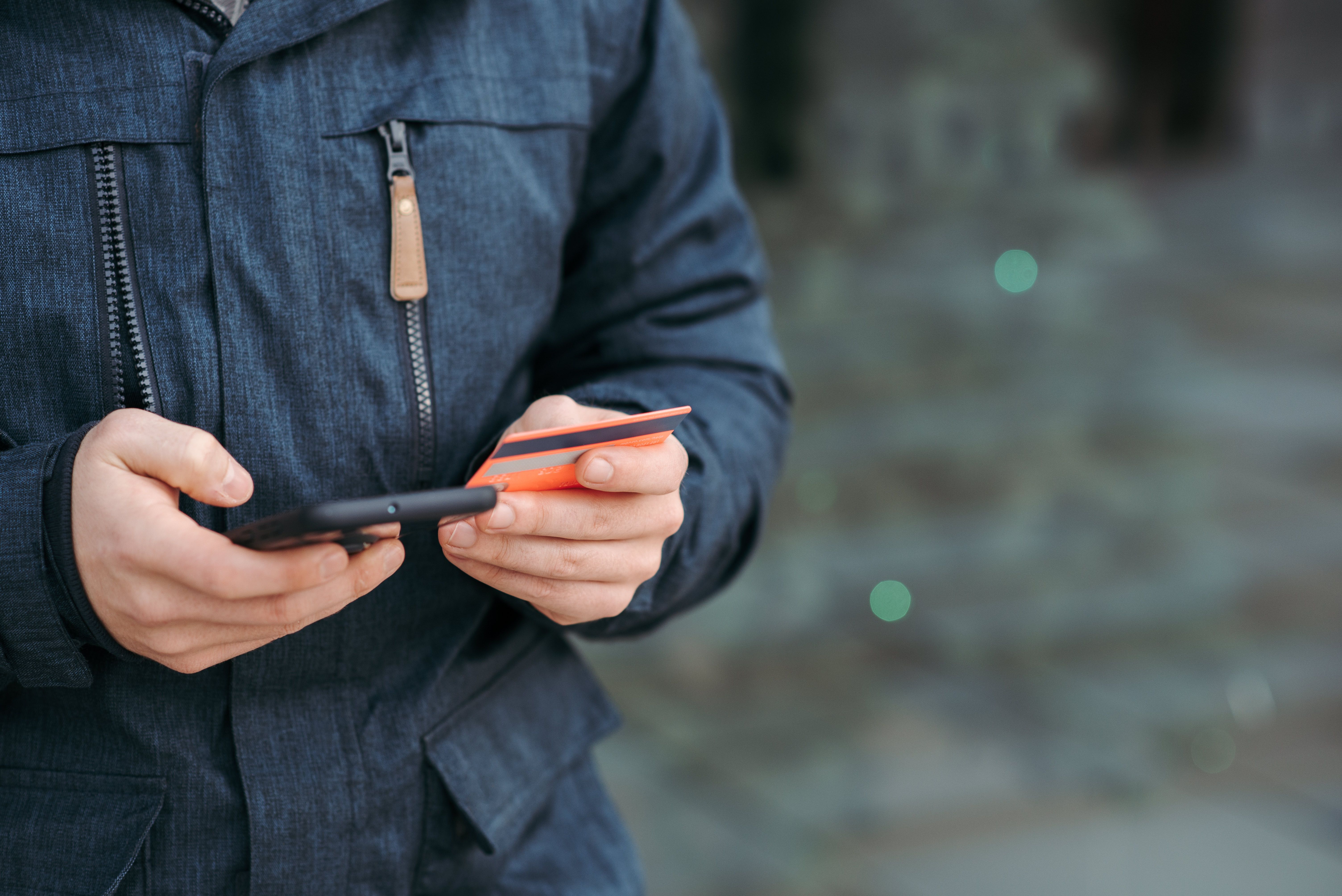 The Agentic CCaaS Paradigm–How Fintech Contact Centers Are Ending the Hold-Transfer Cycle