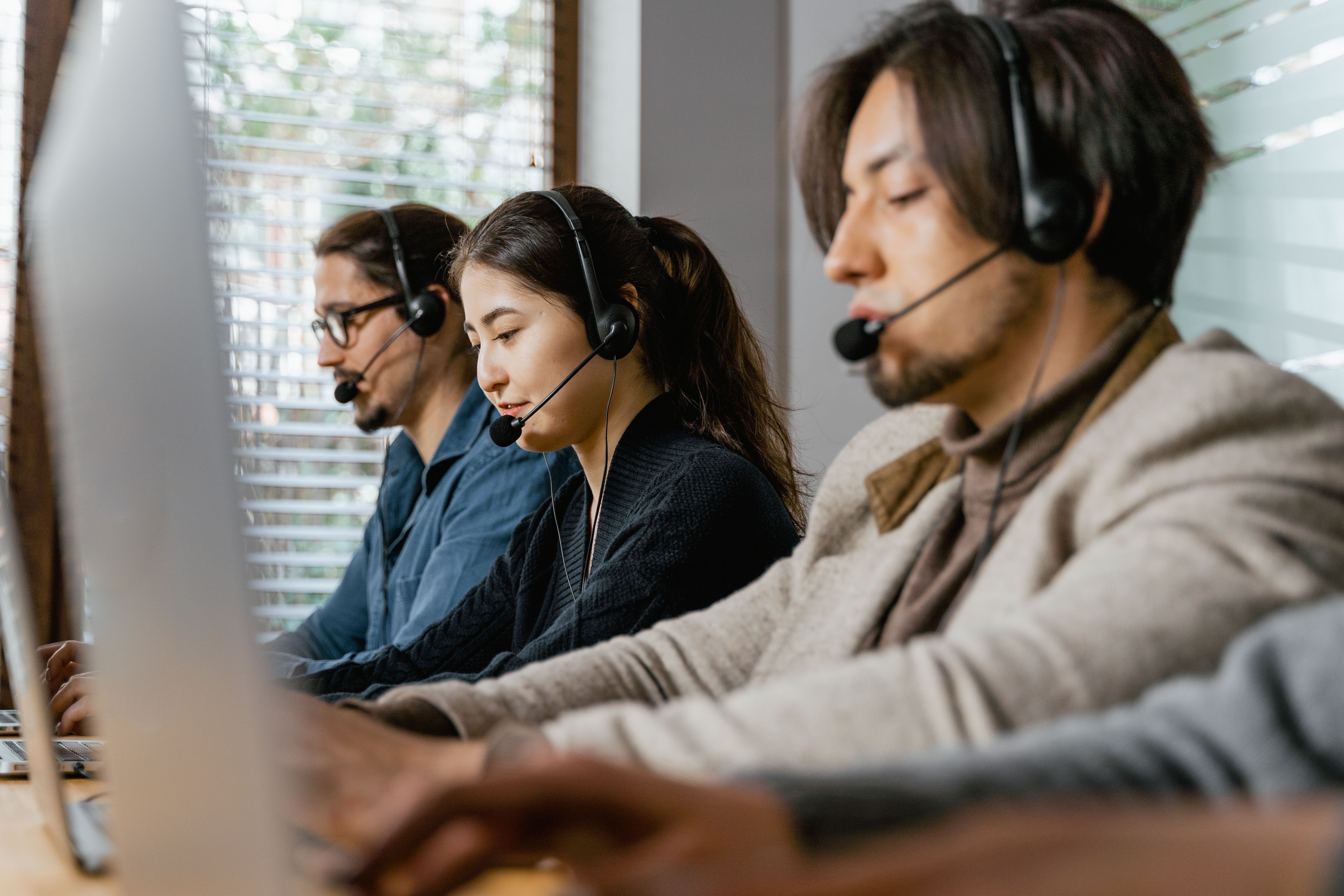 Cloud Contact Center Software: Features, Costs & Guide