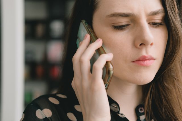 Call Answering Service vs Virtual Receptionist: What's the Difference?